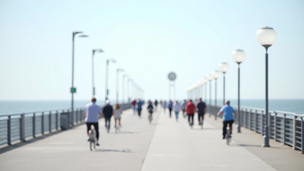 Oostende zeedijk met verscheidene mensen die wandelen en fietsen, moderne straatlampen, zee op achtergrond